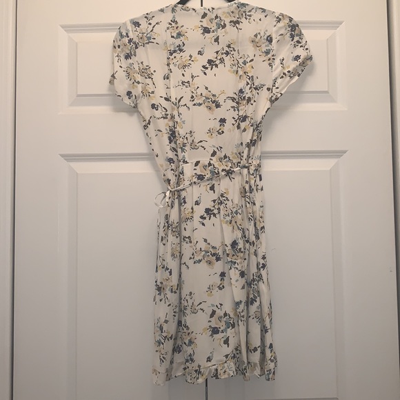 Abercrombie & Fitch Ruffle wrap dress in Floral pattern - Picture 4 of 4
